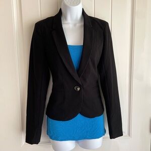 Takara Black Fitted Minimalist Button Business Blazer Sz Small in EUC